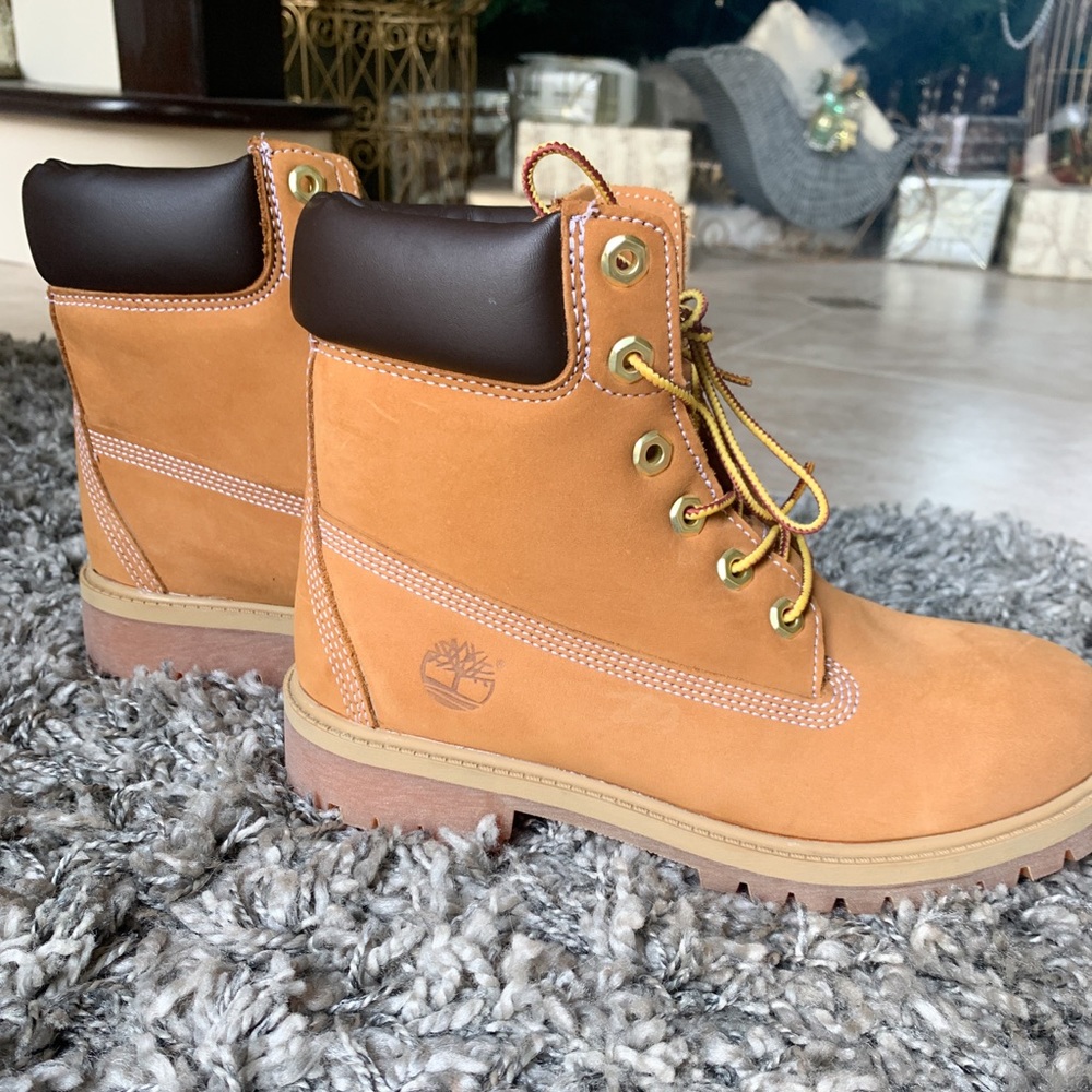 BRAND NEW TIMBERLANDS